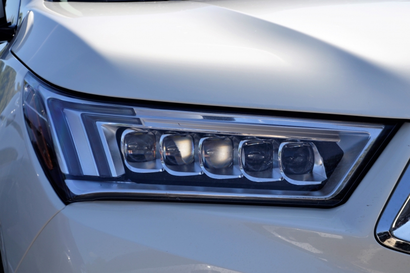 automobile-CLANS-min_acura-headlamp-2834131